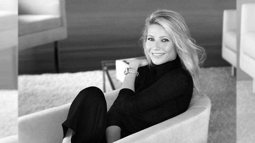 Gwyneth Paltrow’dan çıplak yoga pozu