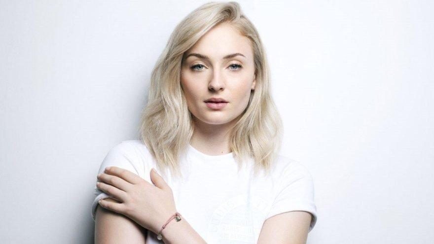 Sophie Turner’dan ilginç itiraf: “Kocam dublorümü öpmeye çalıştı!”