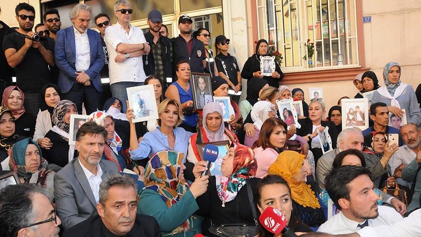 Sanat camiasından, ailelerin HDP önündeki eylemine destek