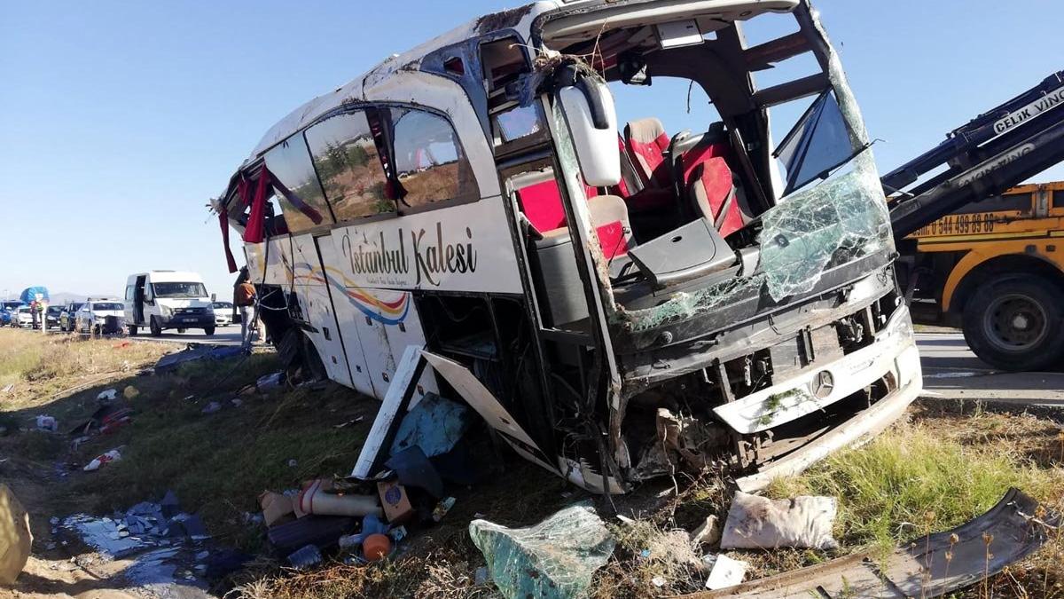 afyonkarahisar da yolcu otobusu devrildi son dakika haberleri