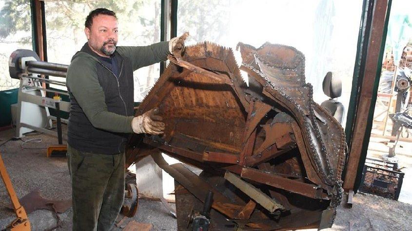Sergiye hazırlanırken 8 parmağından oluyordu