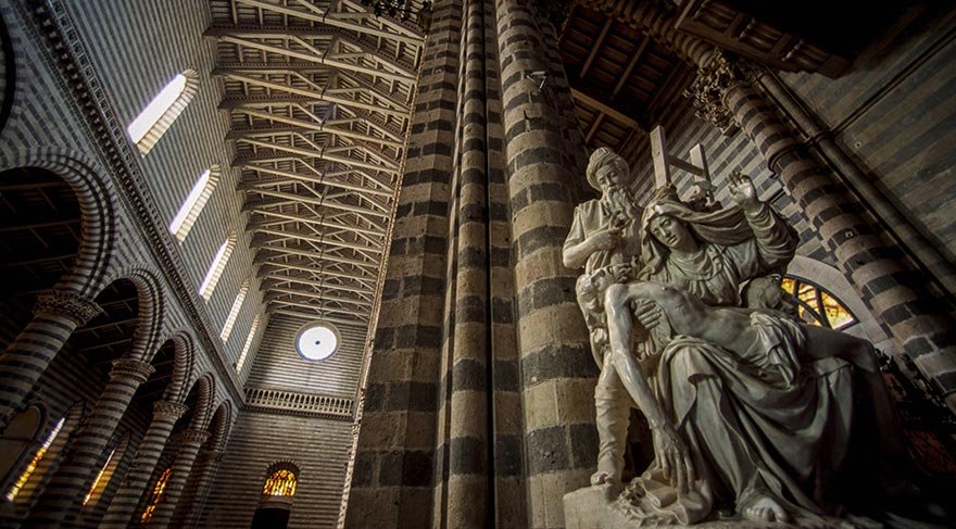 Orvieto, İtalya'nın Umbria bölgesinde güneybatısında Terni ili'ne bağlı sıradışı bir tarihi kent.