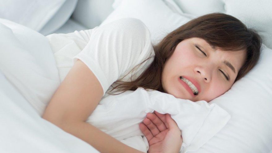 Gece uykuda dişlerimizi neden sıkarız?