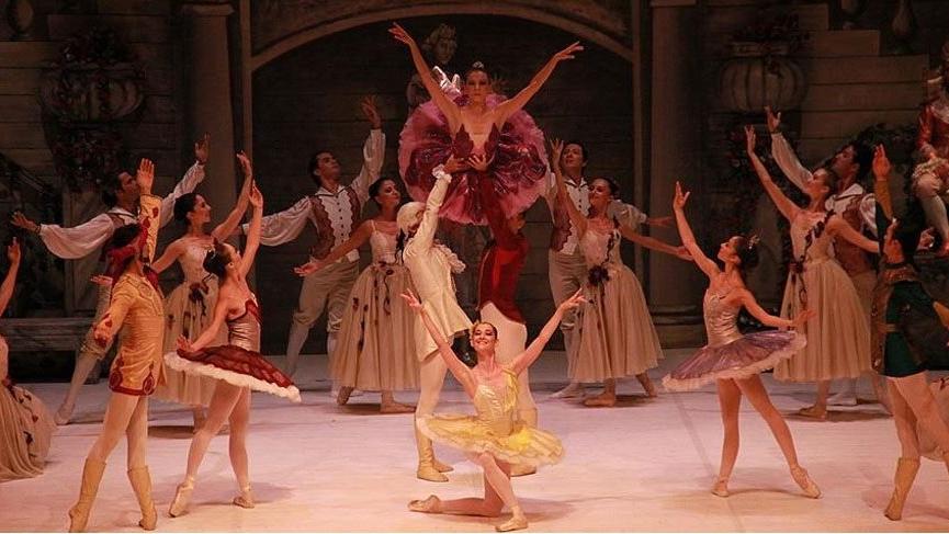 Opera sanatçıları ile sözleşme bekliyor