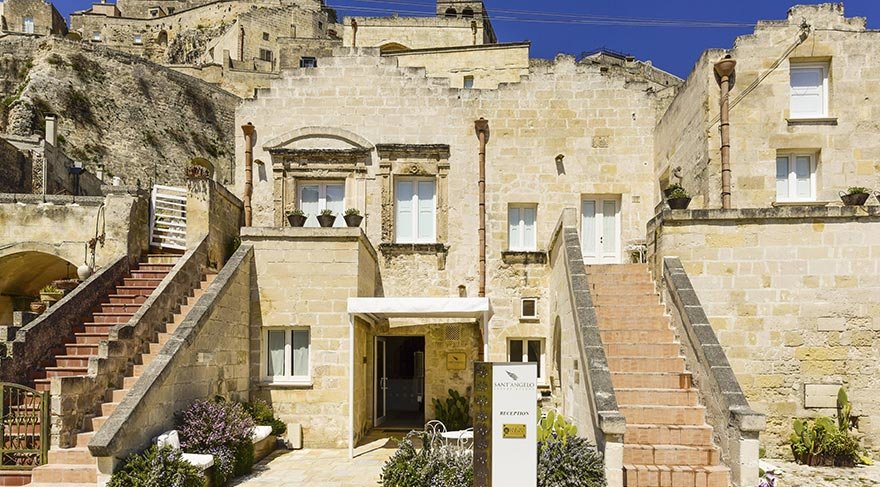 İtalya’nın güneyindeki Basilicata bölgesinde yer alan 60 bin nüfuslu Matera kenti, 13’üncü yüzyıldan kalma görkemli kiliselere ve taş yapılara ev sahipliği yapıyor.