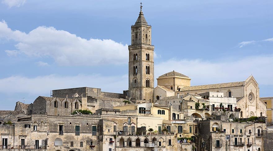 Murgia platosu üzerinde bulunan Matera, 1663-1806 yılları arasında bölgenin başkentliğini yapmış.