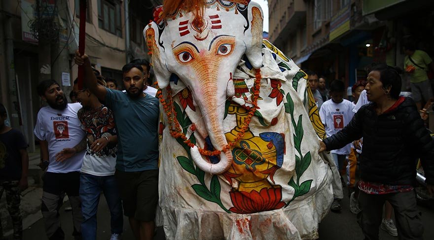 Katmandu'daki Newari topluluğunun en önemli ve en renkli festivali olan Indra Jatra, her yıl Eylül ayında kutlanıyor.