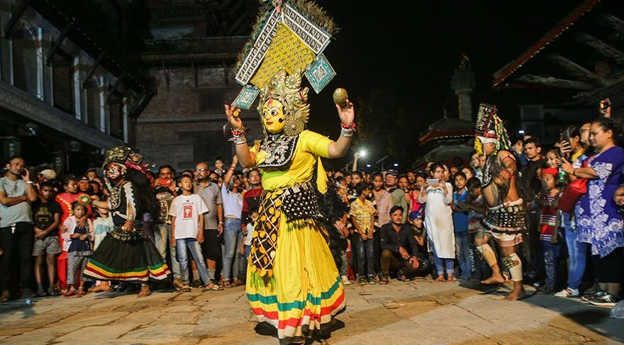 Muson yağmurlarının bitimine denk gelen festivalde, yağmur tanrıçası olduğuna inanılan Indra’ya şükranlar sunuluyor.