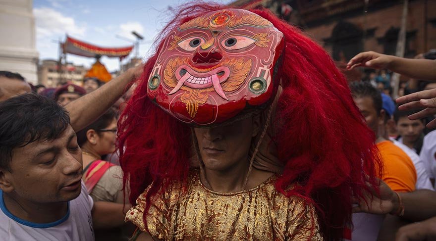 Festival, Indra'nın bir bitki aramak için insan biçiminde cennetten indiği zamanı anıyor.