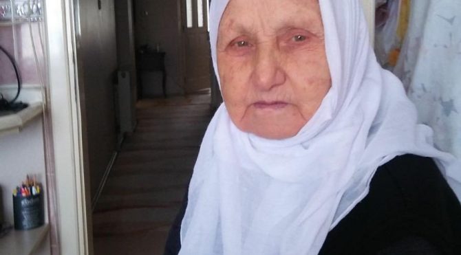 91 yaşındaki kadını 3 bin liralık ziynet eşyası için demir