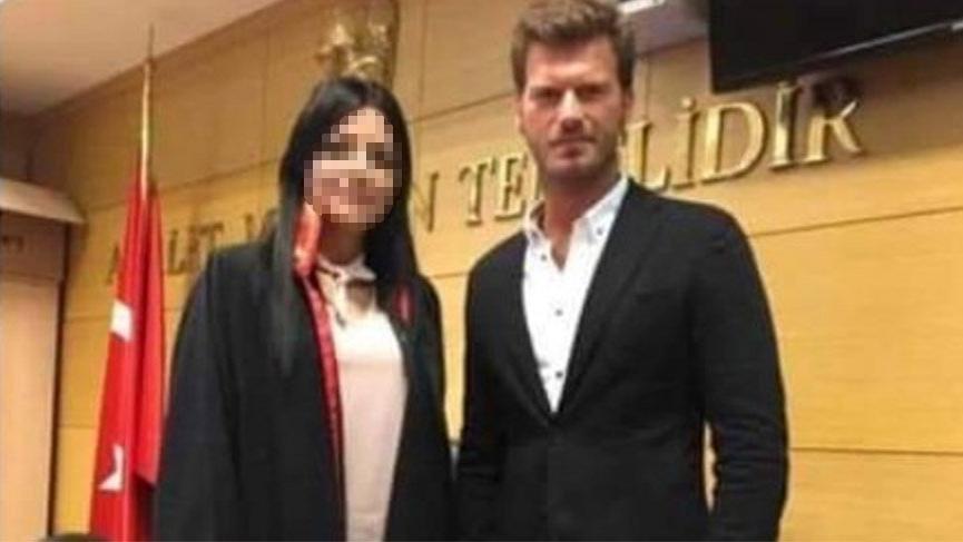 Oyuncu Tatlıtuğ ile fotoğraf çektiren hakime inceleme