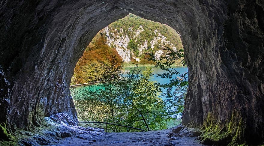 Yılın her mevsiminde güzel olan bölge, özellikle veya çevresindeki ağaçların büyülü sonbahar renkleriyle kendini gösterdiği Ekim - Kasım aylarında ayrı bir havaya bürünüyor.