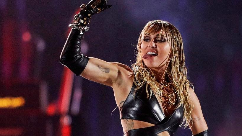 Miley Cyrus’u hamile bırakmak isteyen sapık hayran Las Vegas’ta yakalandı