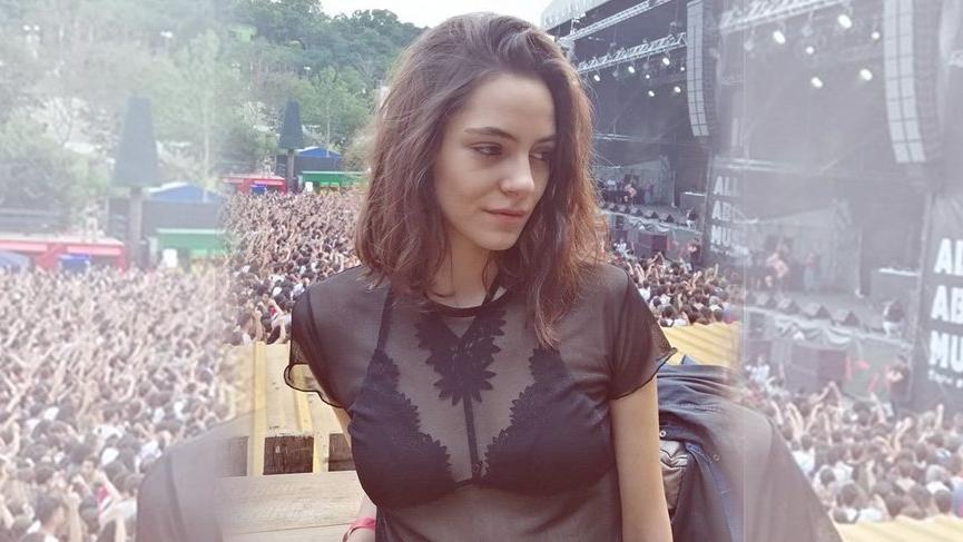 Aslı Melisa Uzun’un ‘Paralel’ bacak pozu