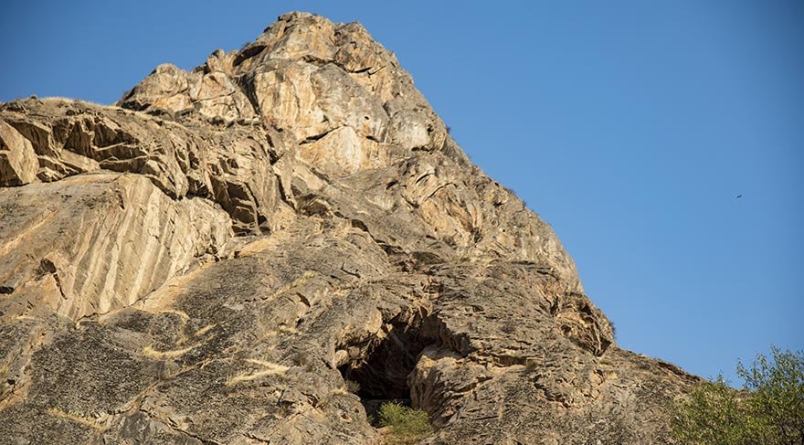 Hazreti Muhammed'in de dağı ziyaret edip dua ettiğine inanıldığı için Süleyman Dağı, Müslümanlar tarafından kutsal sayılıyor.