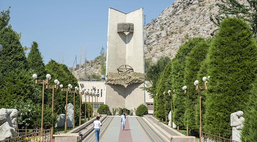 Bu yüzden Oş şehri ve çevresinde bulunanlar hem İslam dünyası hem de Türk dünyası için ayrı bir öneme sahip bulunuyor.