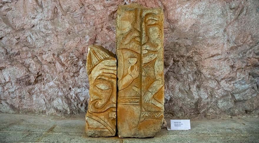 Hazreti Süleyman’ın adıyla anılan Süleyman Dağı, Kırgızistan’ın güneyinde Tanrı Dağları ve Pamir Dağları arasında yer alarak daha da önemli bir konuma yükseliyor.