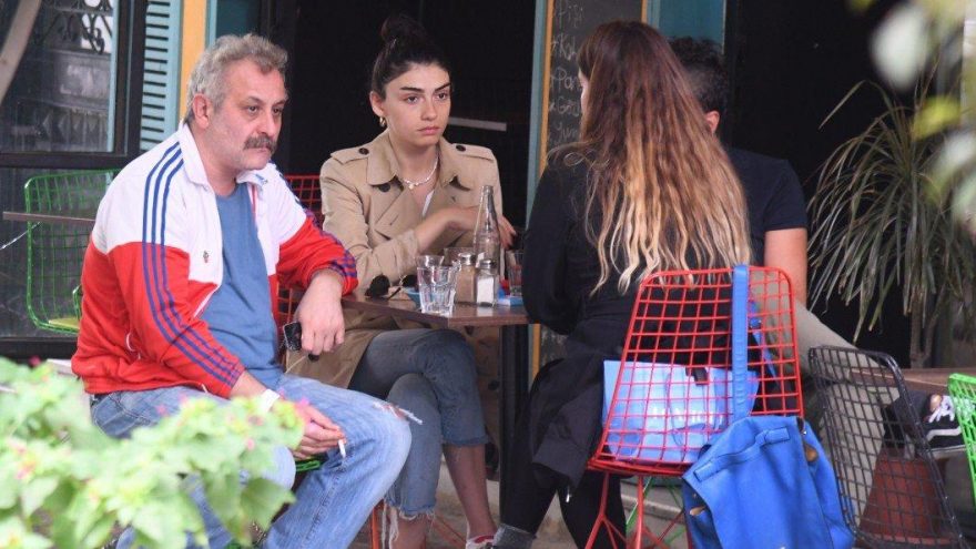 Balkona kaçtı