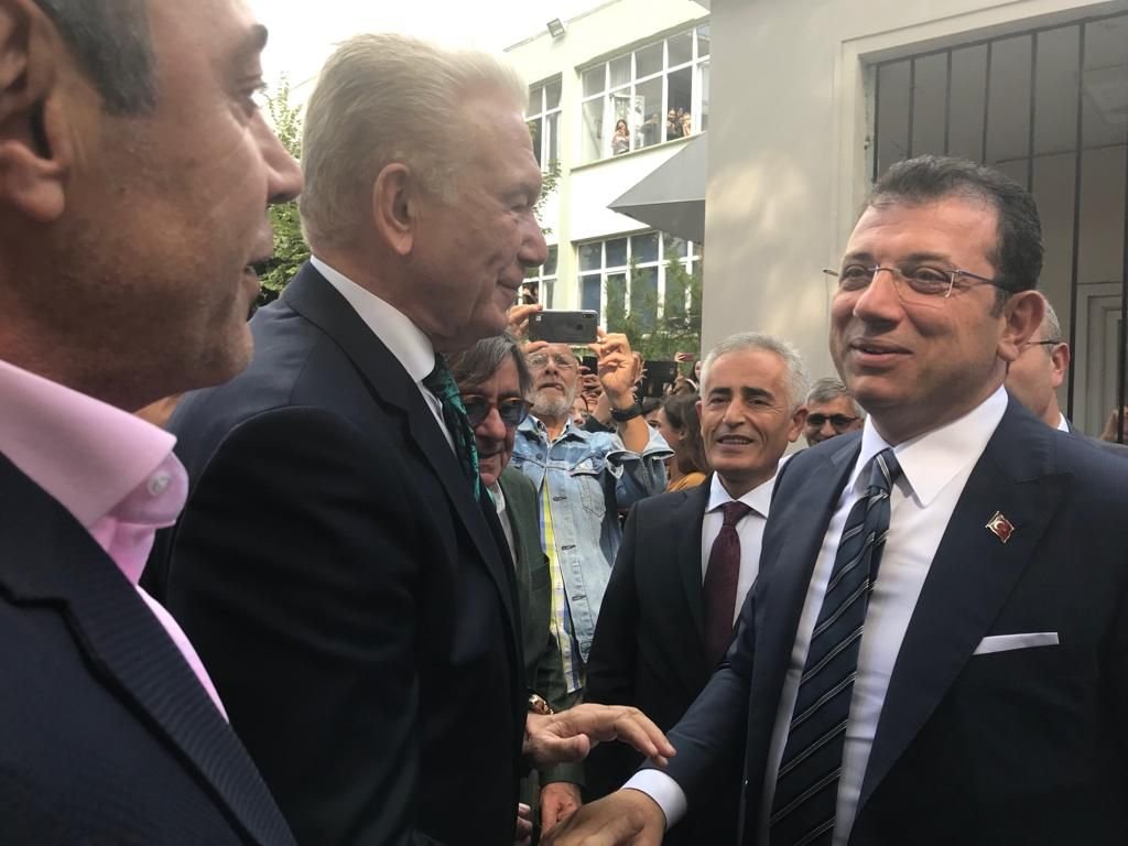 İBB Başkanı Ekrem İmamoğlu Vefa Lisesi’ni ziyaret etti