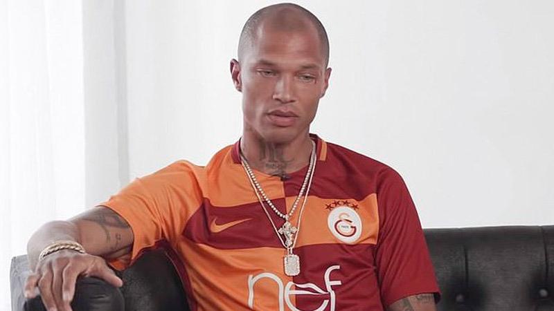 ‘Yakışıklı mahkûm’ geçmişini Galatasaray formasıyla anlattı