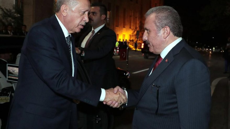 AKP cephesinde yüzde 50+1 polemiği: Meclis Başkanı da ‘mevcut sistem’ dedi