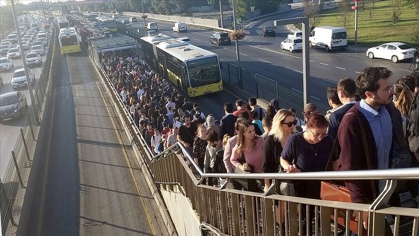 Sancaktepe Metro yoğunluğunu azaltmak için Metrobüse ek seferler geldi