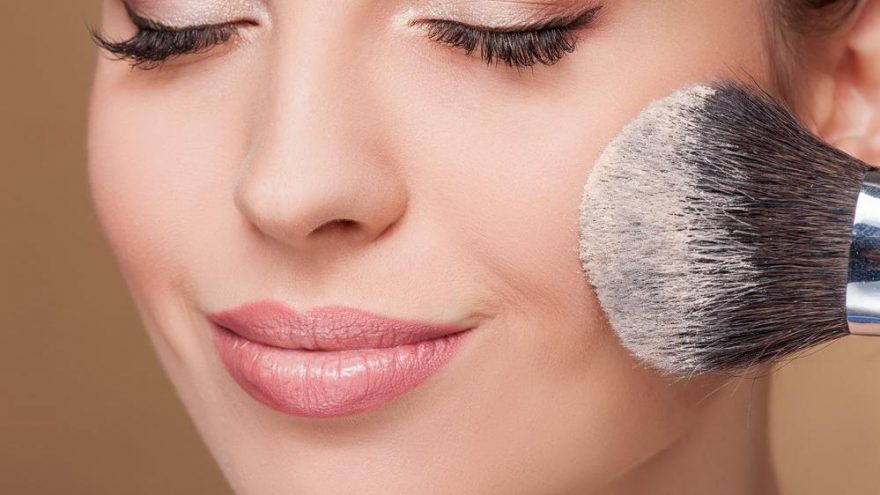Makyajla elmacık kemiği nasıl daha belirgin bir hal alır?