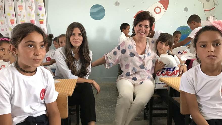 Ayşe öğretmen köy okulunun her şeyi oldu