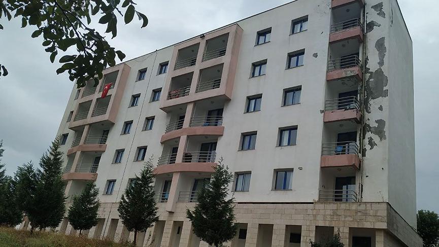 Kolonlar Catlak Duvarlar Dokuluyor Bu Yurtta Ogrenciler Nasil Kalir Son Dakika Haberleri