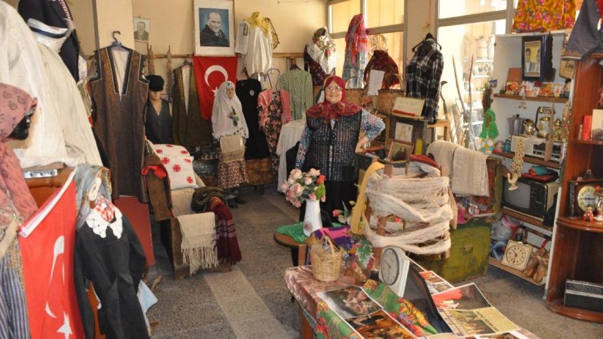Aile yadigarı eşyalarla evini müzeye çevirdi