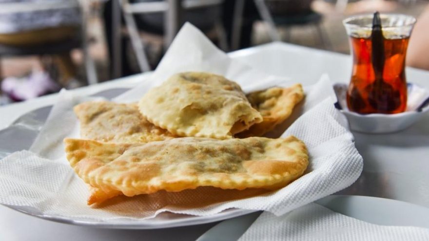 Çiğ börek tarifi.. Çiğ börek nasıl yapılır? İşte çiğ börek yapımının püf noktaları