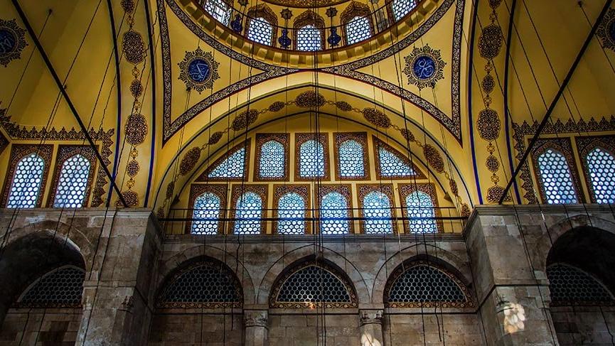 Beş asırdır ihtişamını koruyan Muradiye Camii