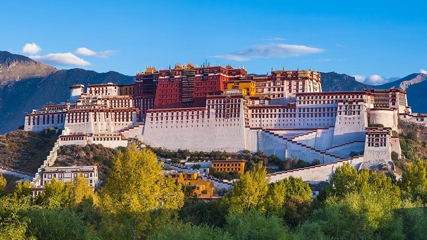 Budizmin merkezi Potala Sarayı