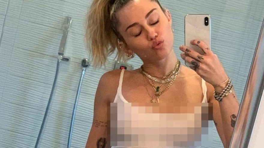 Miley Cyrus’tan ıslak tişört pozu