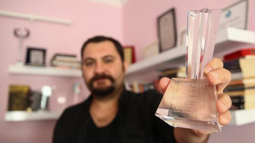 Hollywood, Cevahir Çokbilir’in aldığı ödülü kargo ile gönderdi