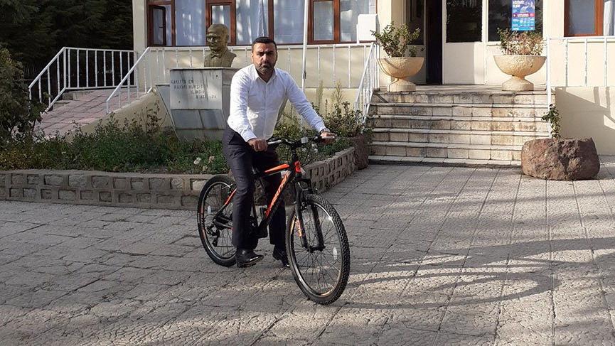 AKP’li başkan bisikleti makam aracı yaptı