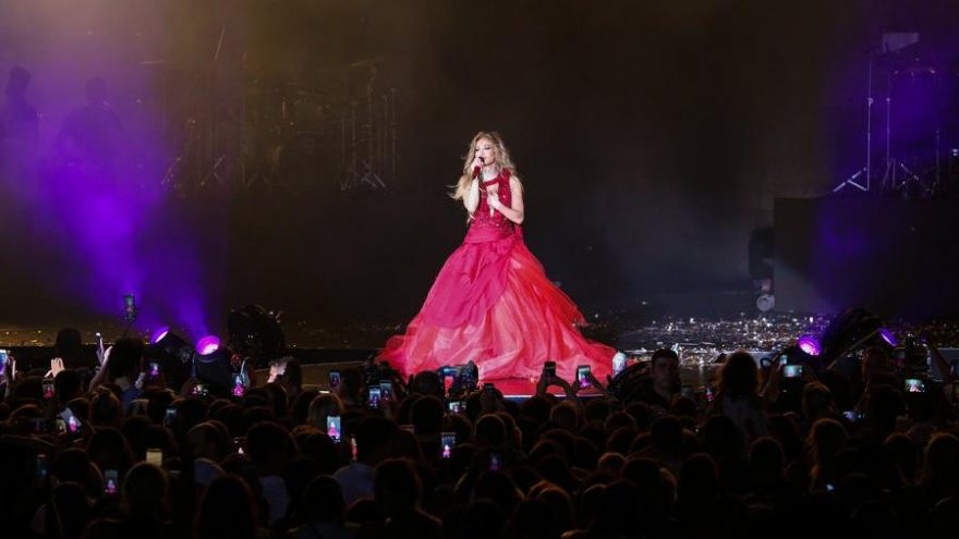 Jennifer Lopez bir okulun 1 yıllık yemek masrafını karşıladı