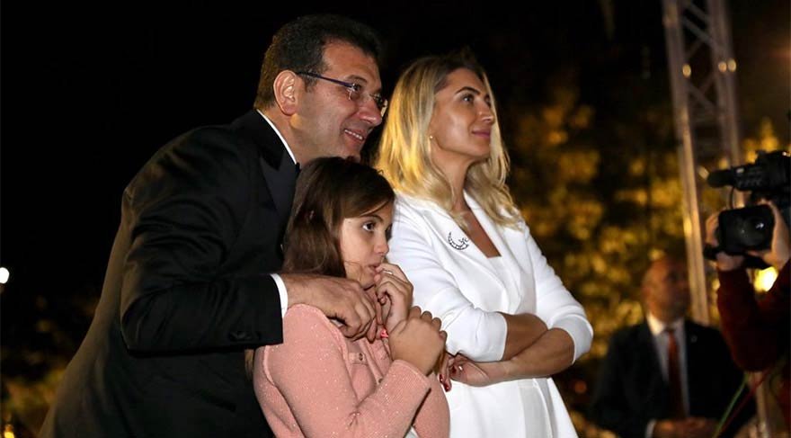 İBB BAŞKANI EKREM İMAMOĞLU, BAYRAM COŞKUSUNU, ÜSKÜDAR SALACAK SAHİLİNDE ON BİNLERCE İSTANBULLU VE AİLESİYLE BİRLİKTE YAŞADI.