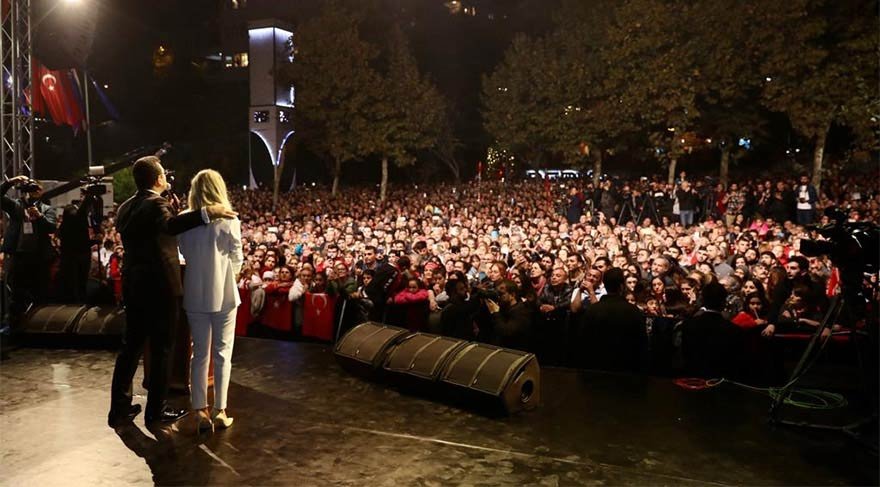 İBB BAŞKANI EKREM İMAMOĞLU, BAYRAM COŞKUSUNU, ÜSKÜDAR SALACAK SAHİLİNDE ON BİNLERCE İSTANBULLU VE AİLESİYLE BİRLİKTE YAŞADI.