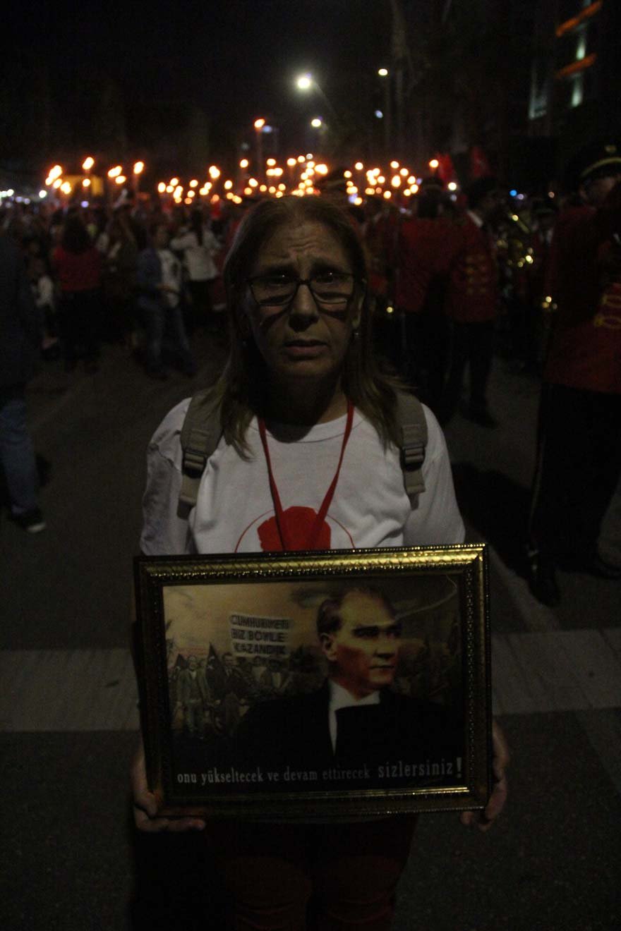 ADANA'DA 29 EKİM CUMHURİYET BAYRAMI, ÇOK SAYIDA VATANDAŞIN KATILIMIYLA DÜZENLENEN FENER ALAYI YÜRÜYÜŞÜYLE KUTLANDI.