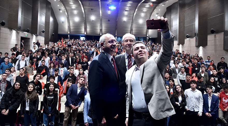 ANKARA'DA CHP GENEL BAŞKANI KEMAL KILIÇDAROĞLU, CUMHURİYET'İN İLANININ 96'NCI YILI DOLAYISIYLA LİSELİ GENÇLERLE BULUŞTU.