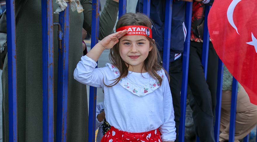 29 EKİM CUMHURİYET BAYRAMI'NIN 96'NCI YIL DÖNÜMÜ KUTLAMALARI KAPSAMINDA, TBMM ÖNÜNDEN ULUS'TAKİ ESKİ MECLİS BİNASINA GEÇİT TÖRENİ DÜZENLENDİ.