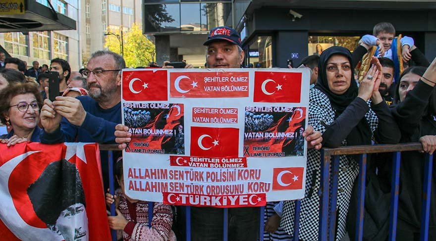 29 EKİM CUMHURİYET BAYRAMI'NIN 96'NCI YIL DÖNÜMÜ KUTLAMALARI KAPSAMINDA, TBMM ÖNÜNDEN ULUS'TAKİ ESKİ MECLİS BİNASINA GEÇİT TÖRENİ DÜZENLENDİ.