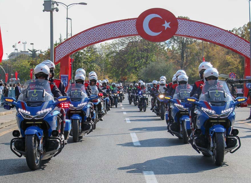 29 EKİM CUMHURİYET BAYRAMI'NIN 96'NCI YIL DÖNÜMÜ KUTLAMALARI KAPSAMINDA, TBMM ÖNÜNDEN ULUS'TAKİ ESKİ MECLİS BİNASINA GEÇİT TÖRENİ DÜZENLENDİ.