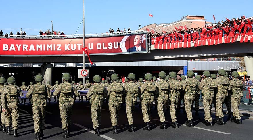 29 EKİM CUMHURİYET BAYRAMI'NIN 96'NCI YIL DÖNÜMÜ KUTLAMALARI KAPSAMINDA, TBMM ÖNÜNDEN ULUS'TAKİ ESKİ MECLİS BİNASINA GEÇİT TÖRENİ DÜZENLENDİ.