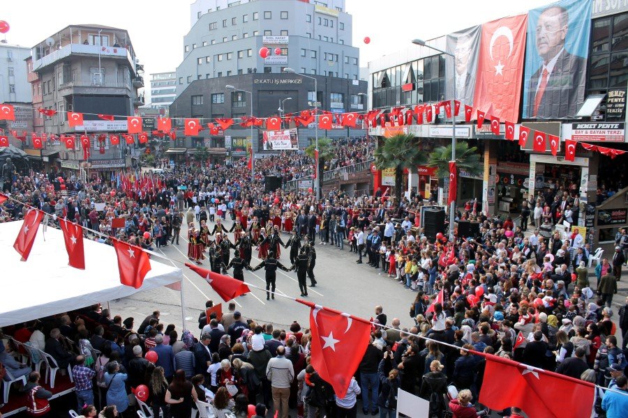 29 Ekim Cumhuriyet Bayramı, halkın yoğun katılımıyla Zonguldak'ta coşkuyla kutlandı.