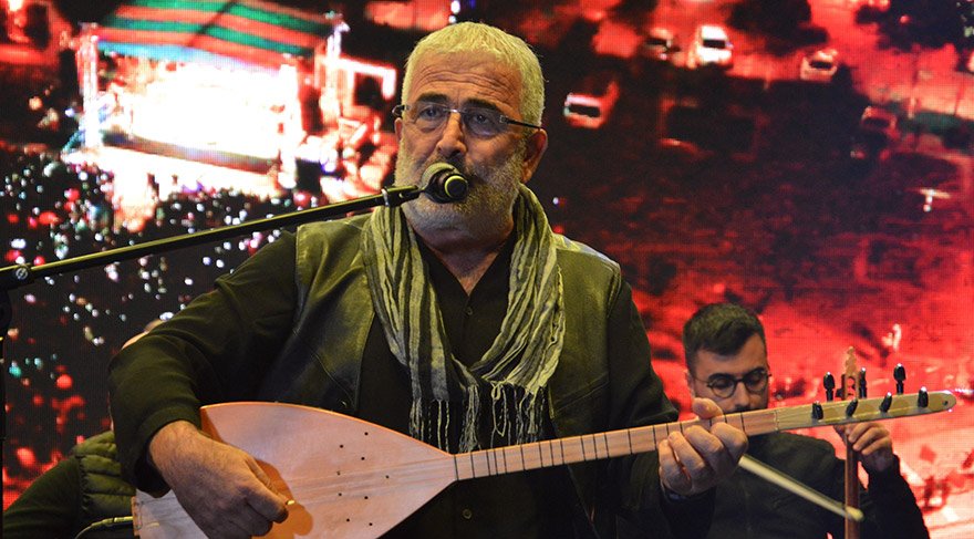 KAYSERİ'DE TÜRK HALK MÜZİĞİ SANATÇISI ESAT KABAKLI KONSER VERDİ.