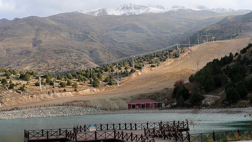 Ergan Dağı’nın yüksek kesimlerine kar yağdı