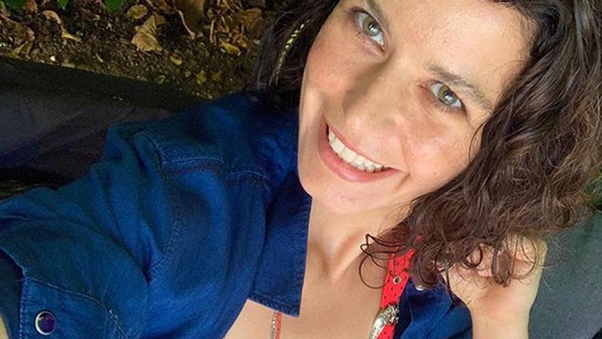 Beren Saat çareyi tuvalette buldu!