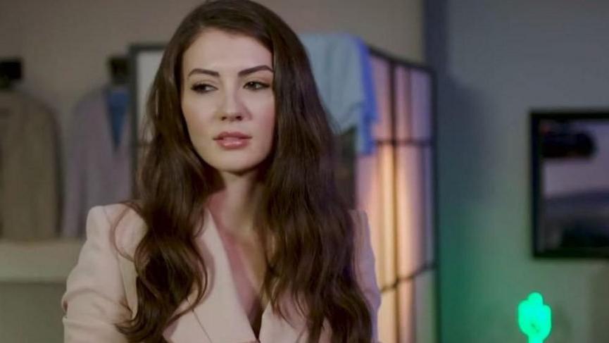 Burcu Özberk’ten çocukluk aşkı açıklaması